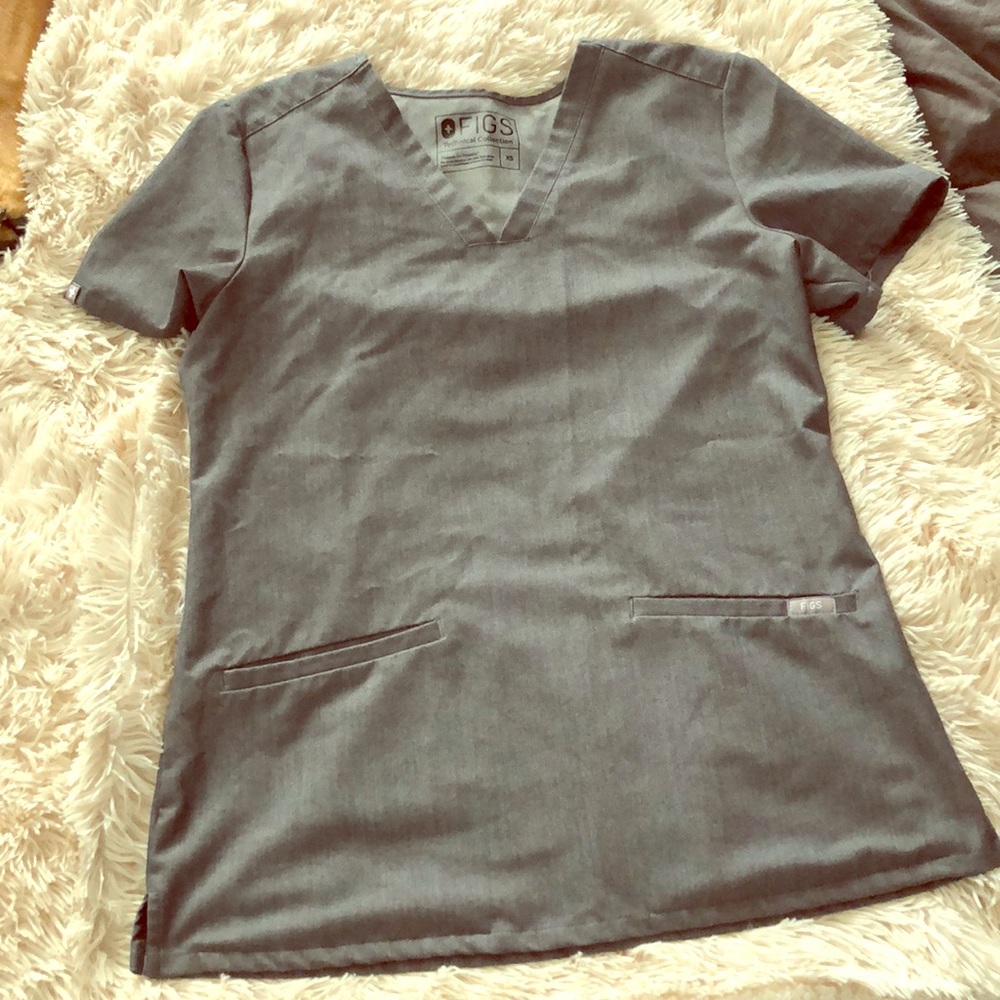 Figs graphite three pocket scrub top